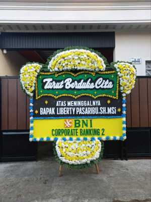 Papan Bunga Duka di Praya Timur