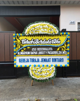 Papan Bunga Duka di Praya Timur